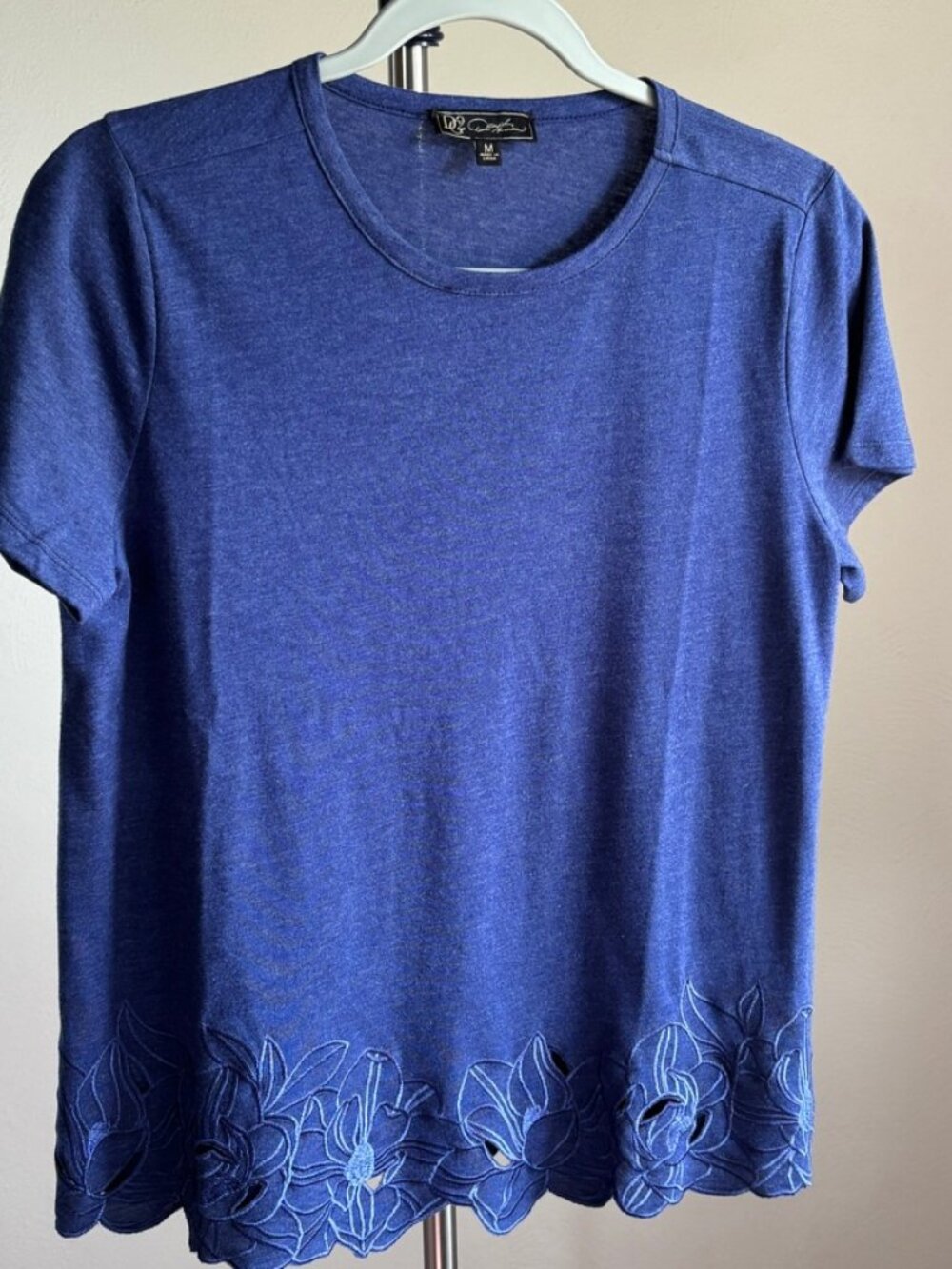 DG2 Short-Sleeve Jersey Knit Embroidered Tee Size Medium